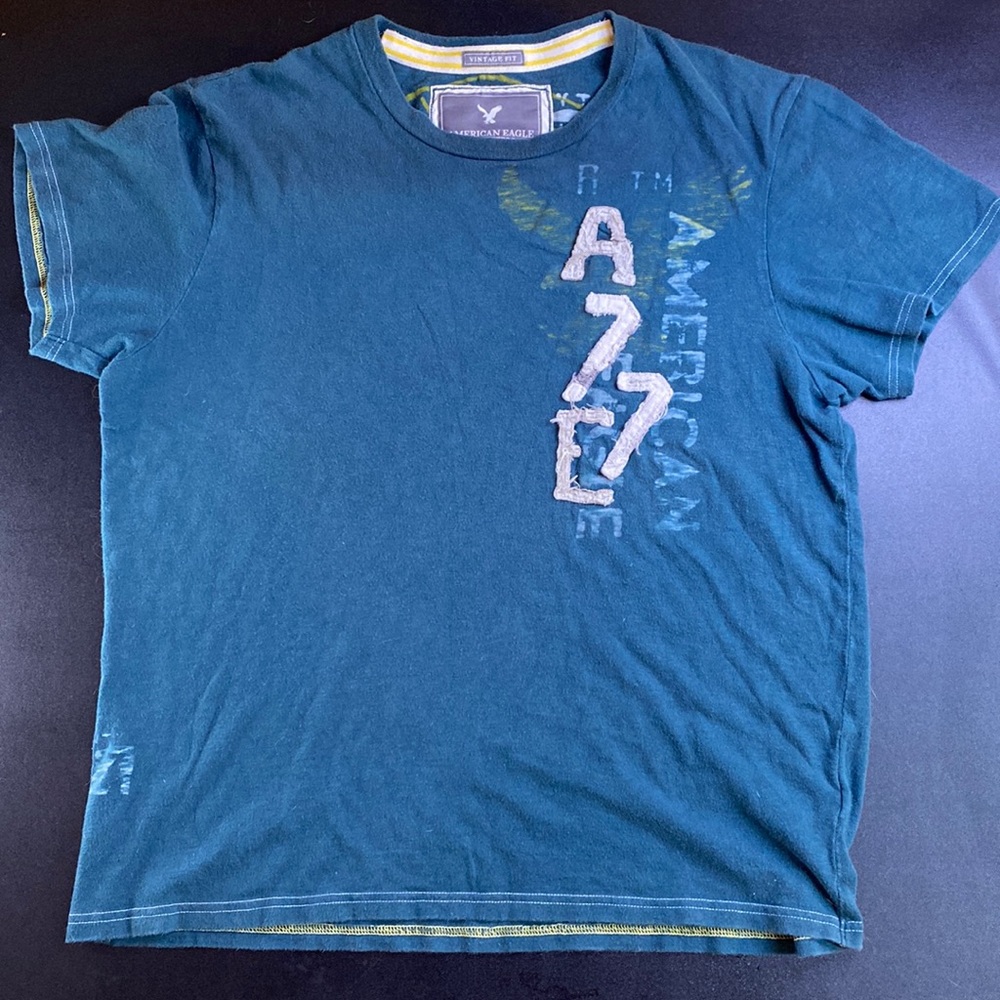 American Eagle tee green